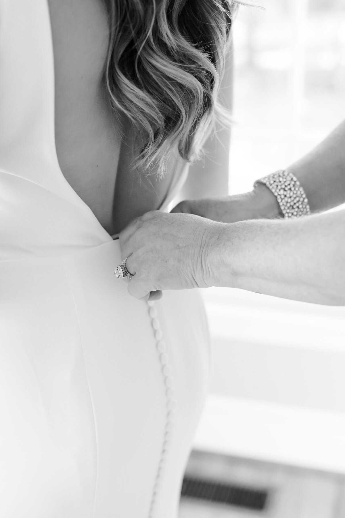 GettingReady_AKWedding_MaddyWilliamsPhotography-13