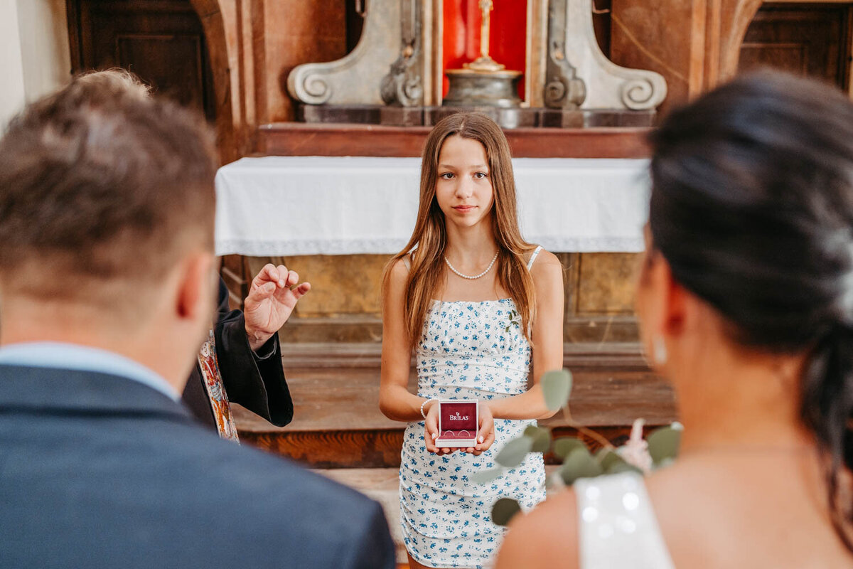 Svatebni_fotografka_Praha_Panenske_Brezany_fotografka_Karolina_Ticha26
