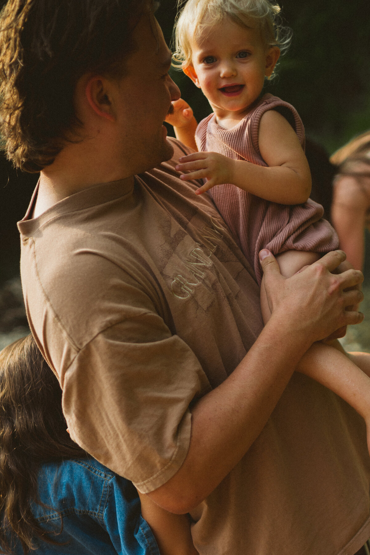 Adventure Family Photos in Castlewood State Park | Isa Photo+Film36