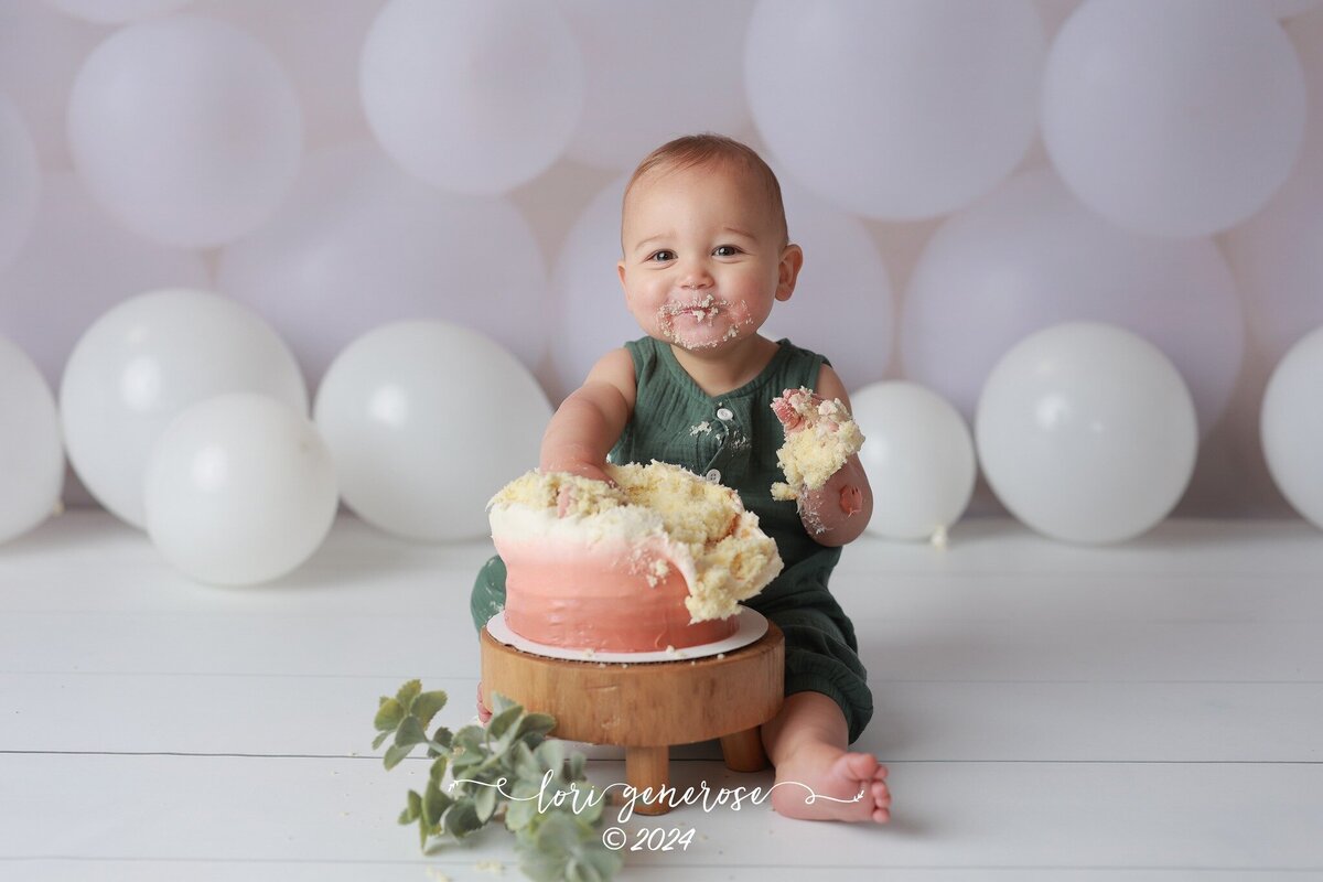 lehigh-valley-photographer-lori-generose-lg-photography-first-birthday-cake-smash-boy-camp-hill-pa