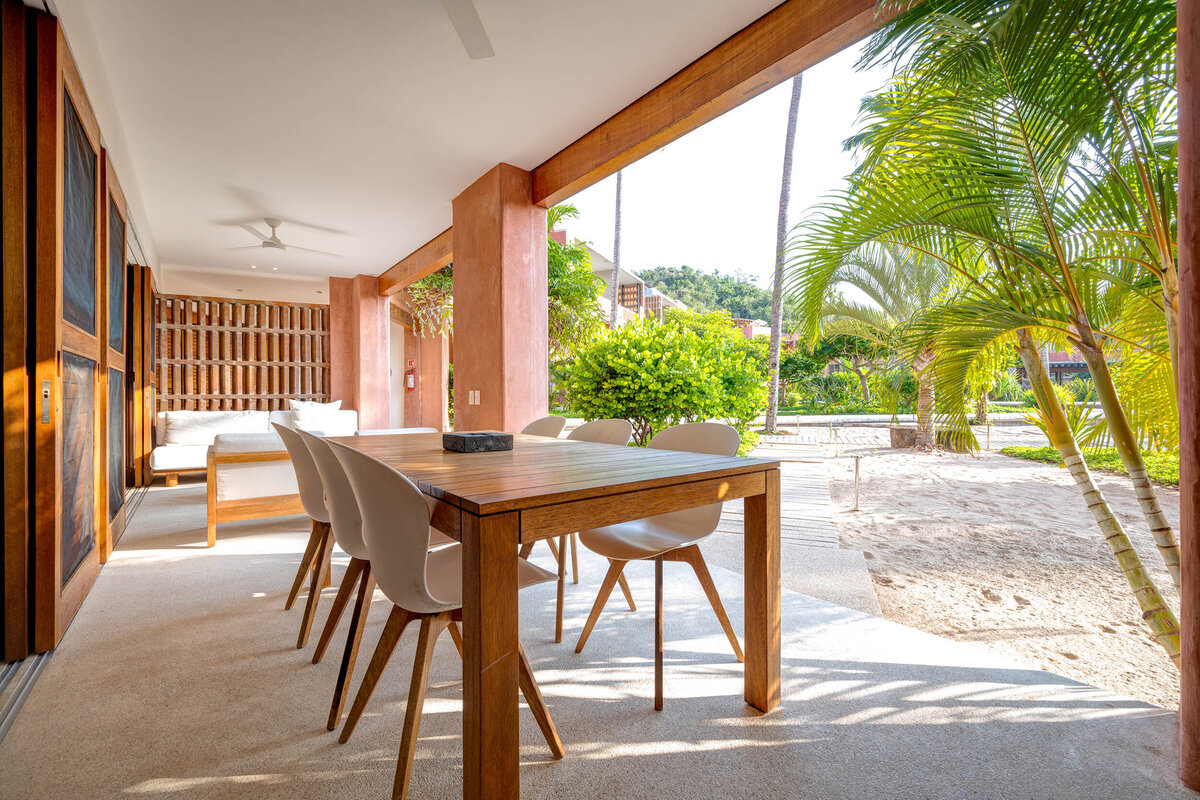02-3-Careyes-Mexico-Properties-El-Careyes-Club-and-Residences-14-3BD-Lounge-Dining-0990