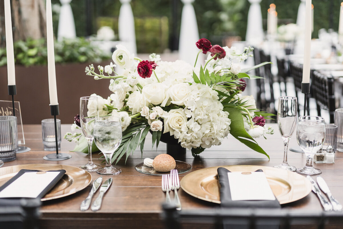 A MAGICAL WINTER PLANTERRA GARDEN WEDDING WITH A GREEN COLOR PALETTE IN WEST BLOOMFIELD, MICHIGAN PROVIDED BY KARI DAWSON PHOTOGRAPHY56