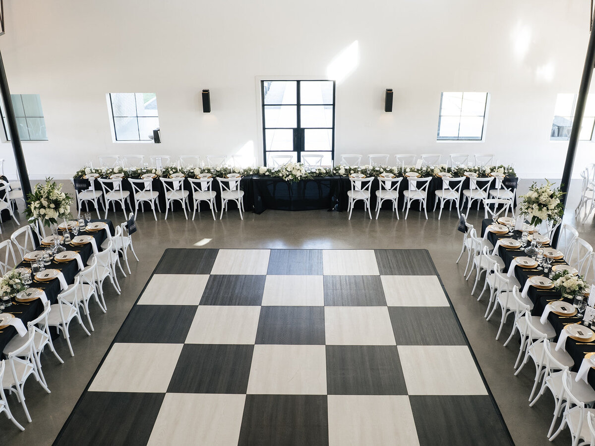 2025-10-11_DykesWeddingPreviews_MollyMurphyPhotography-41