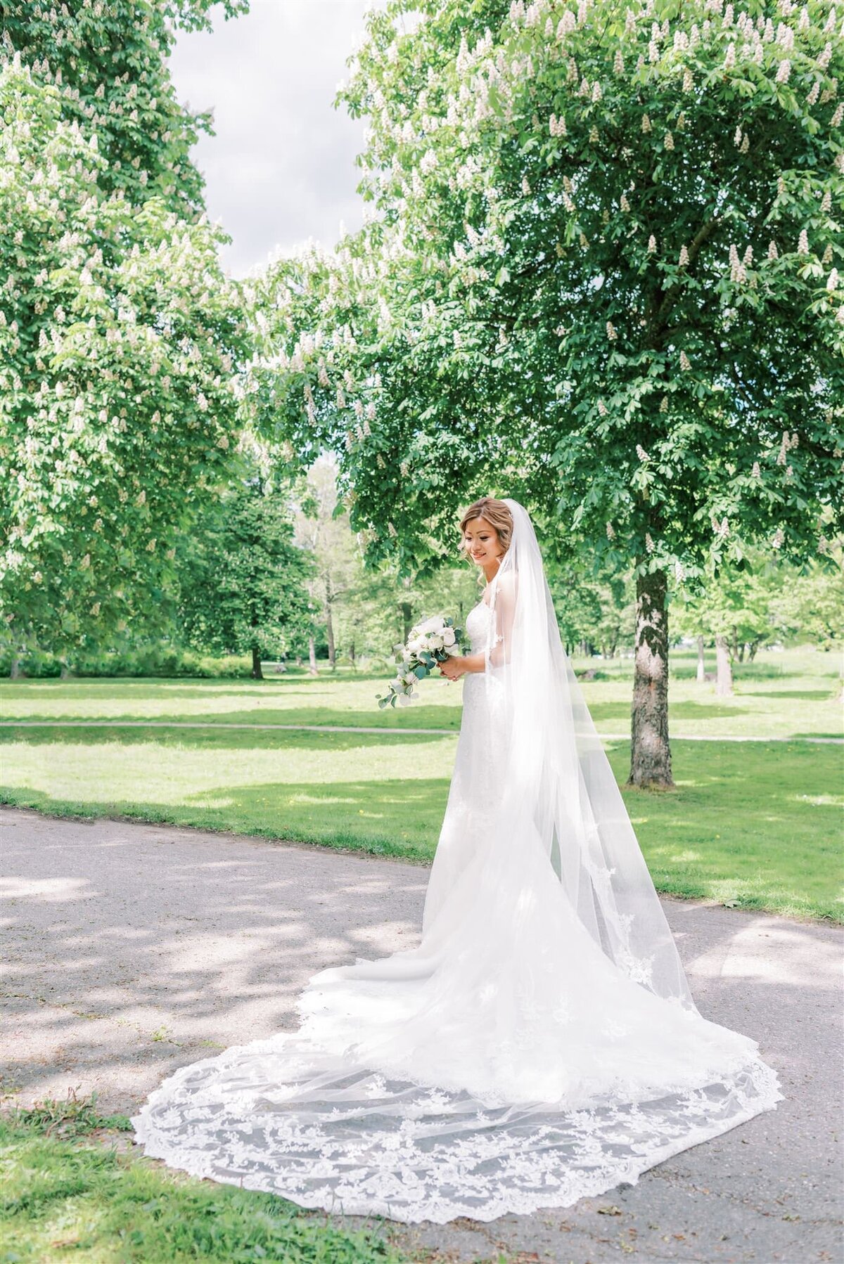 Destination Wedding Photographer Anna Lundgren - helloalora Rånäs Slott chateau wedding in Sweden romantic bridal portraits in the castle garden