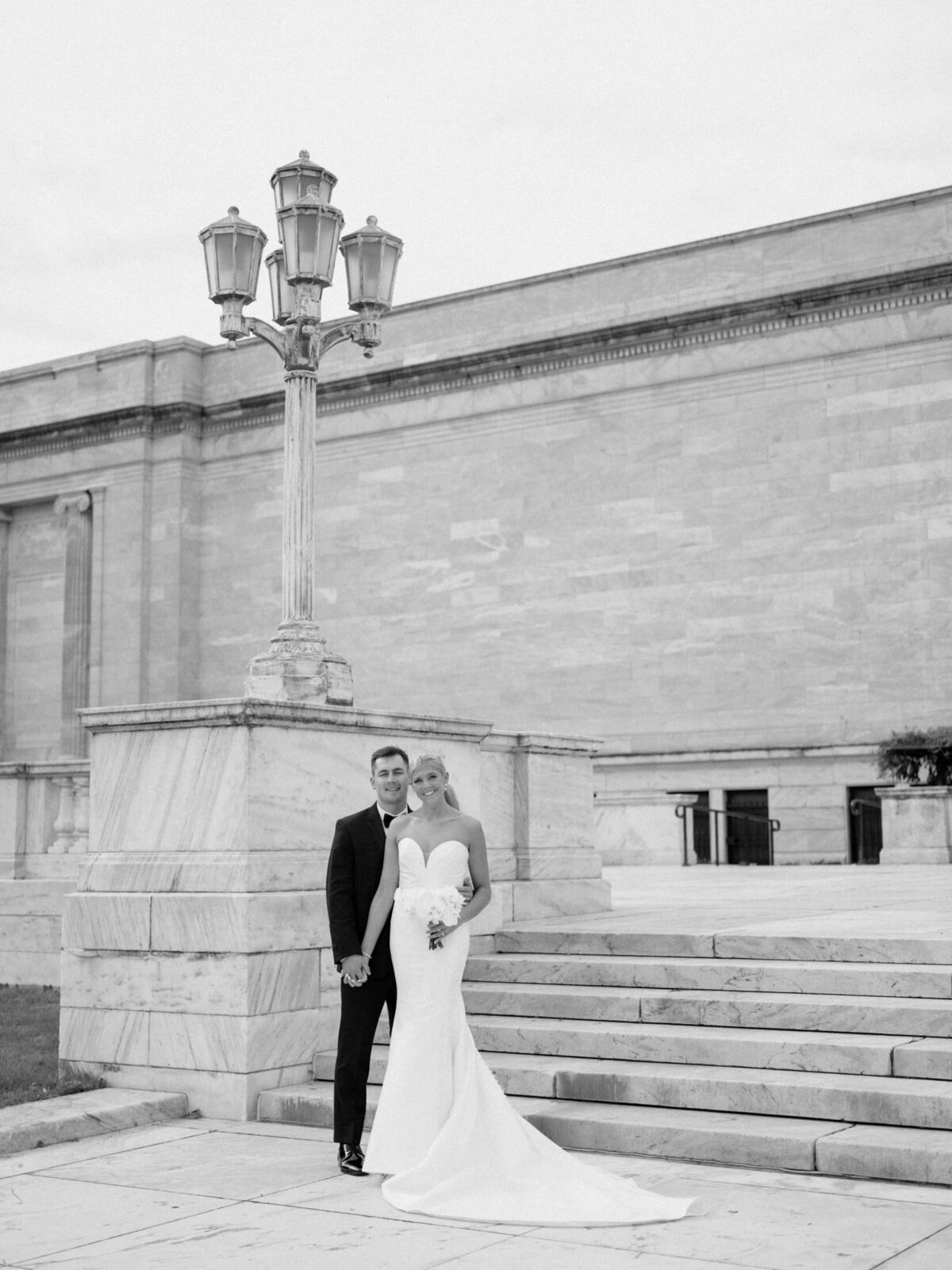Classic bride and groom portrait at Cleveland Art Museum