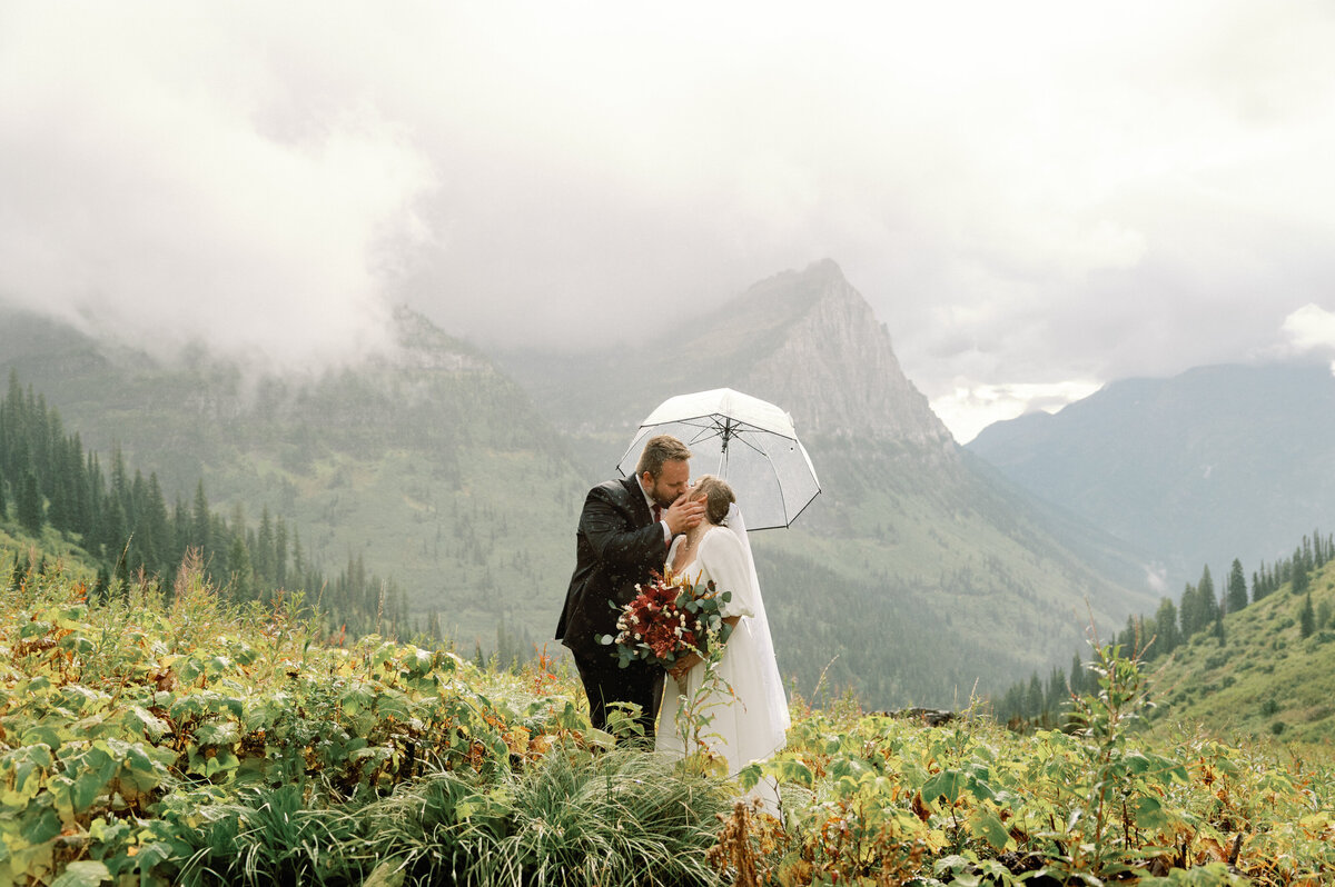 glacier_national_park_montana_elopement_wedding_photographer_09