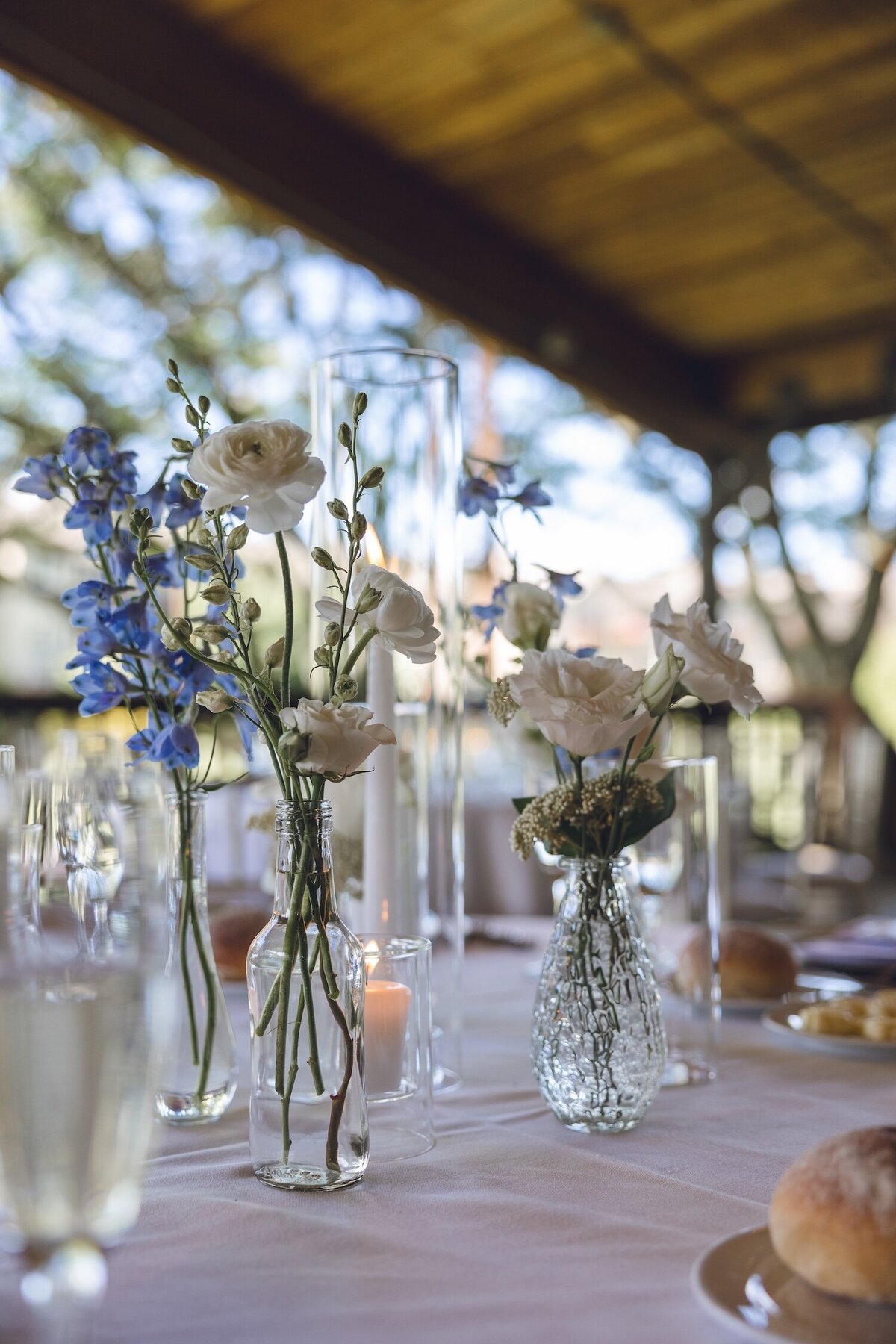 Elegant white and blue floral centerpiece with gold accents at wedding reception