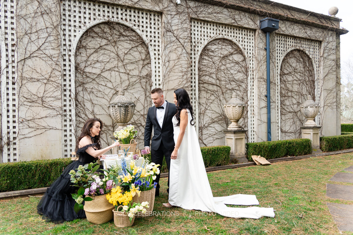 live-guest-illustration-working-while-wedding-couple-watches-in-delight-at-luxury-venue