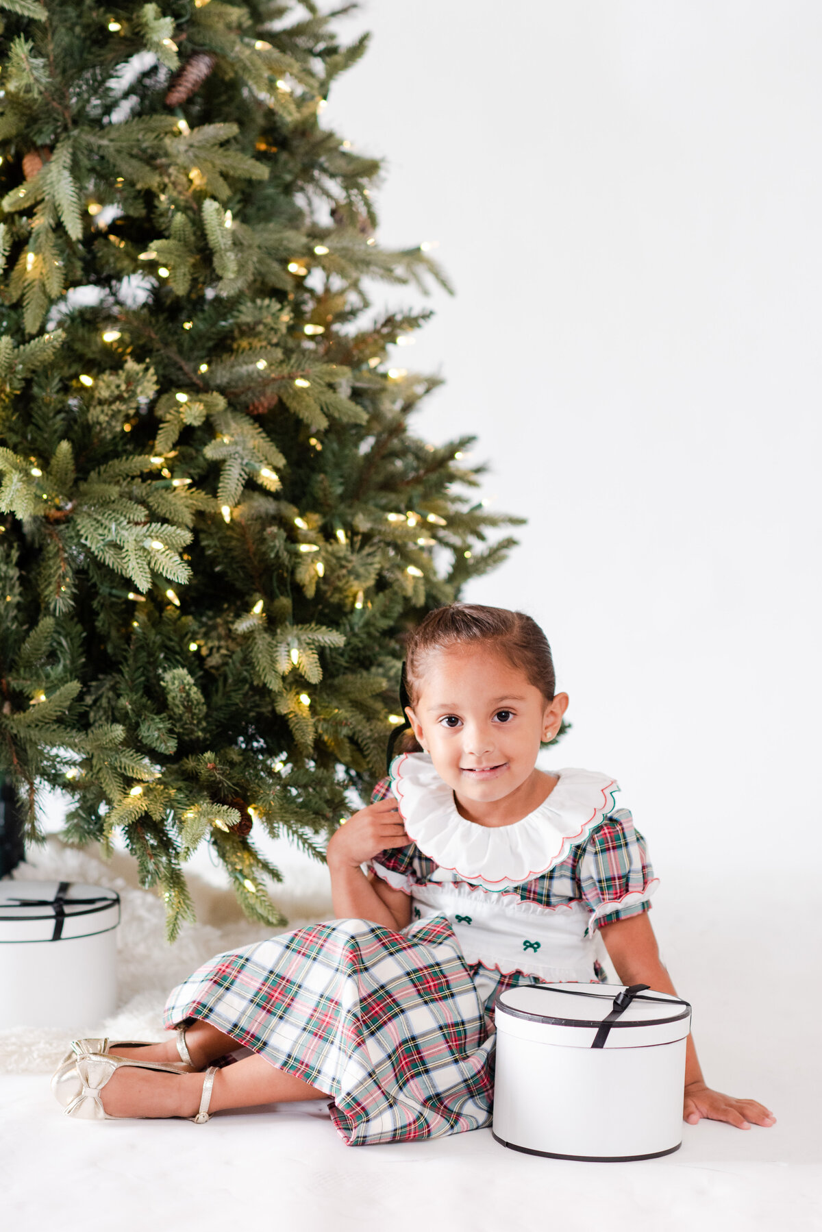 Gallery-2022_11-05 Christmas Minis with Santa Marques Family M Suarez Photography 34MSuarezPhotography