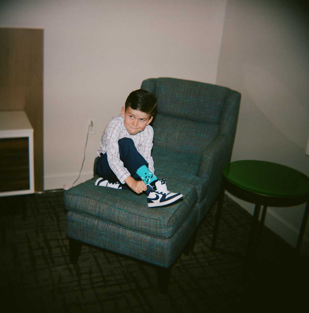 haley-robbie-getting-ready-oliveandoath-128