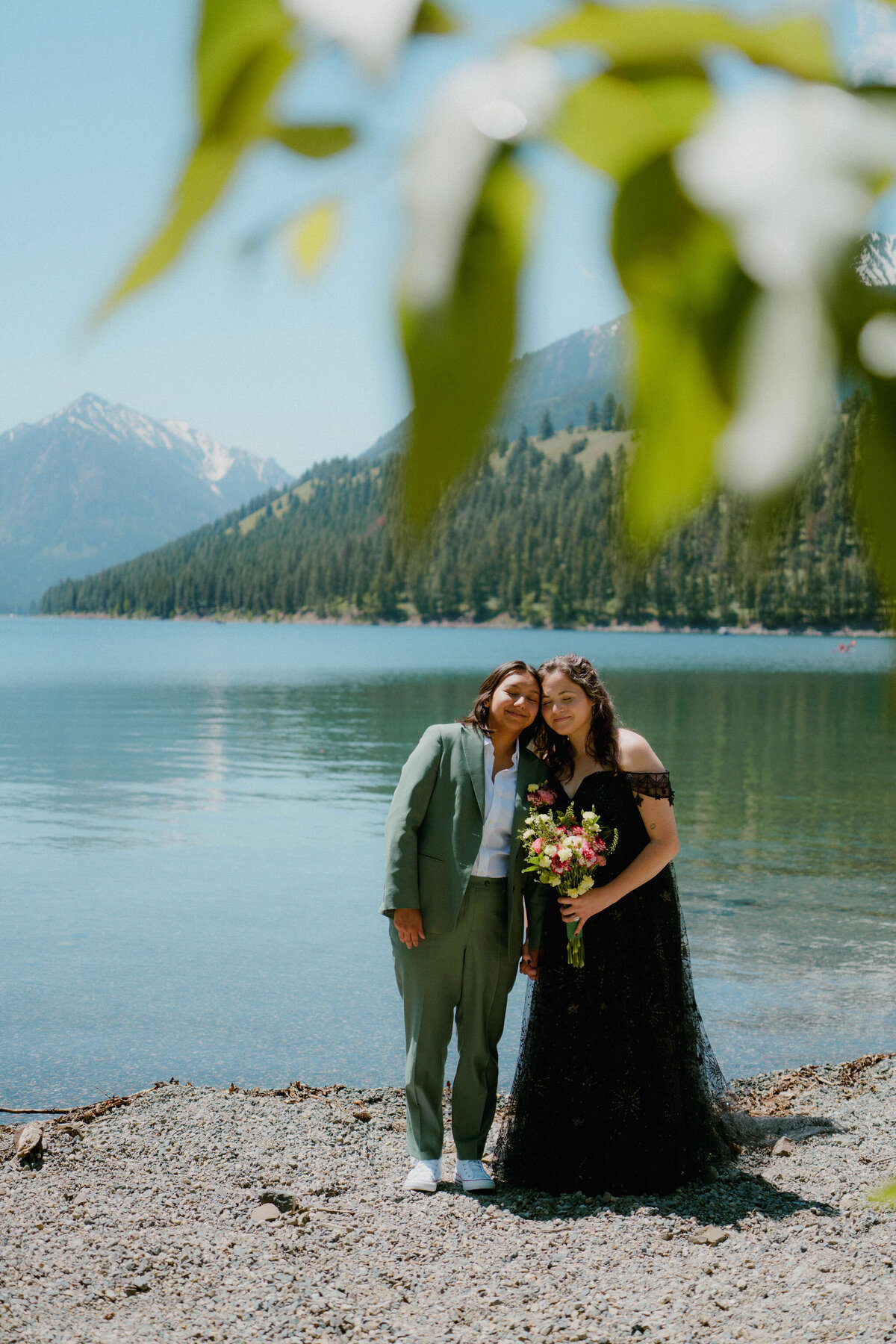 Lakeside_Brenda&JanieElopementPhotos_OregonWeddingPhotographer_KuroCreativeHouse-23