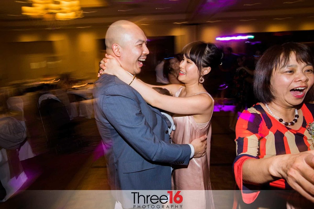 Dancing at the Anaheim Hills Clubhouse wedding reception