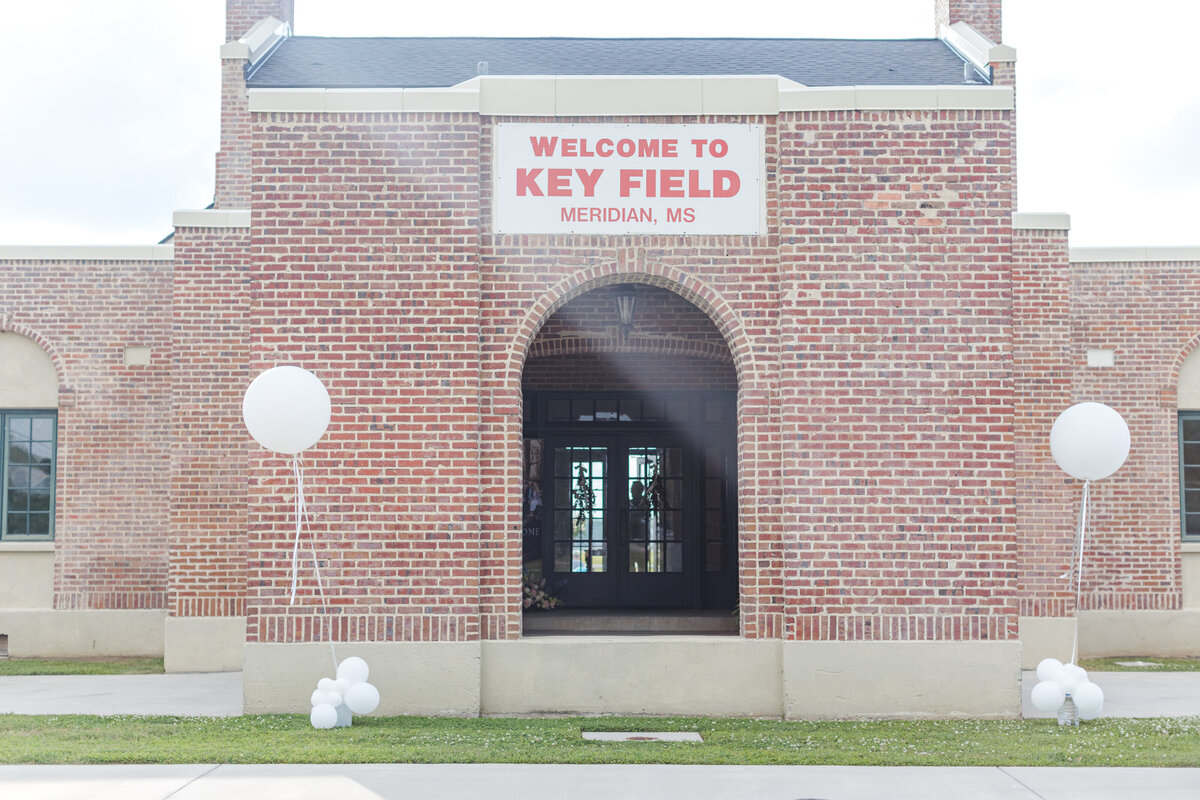 Merdian Mississippi Wedding at Key Bros Hanger _ Lauren Elliott Photography _ Sarah and TY-642