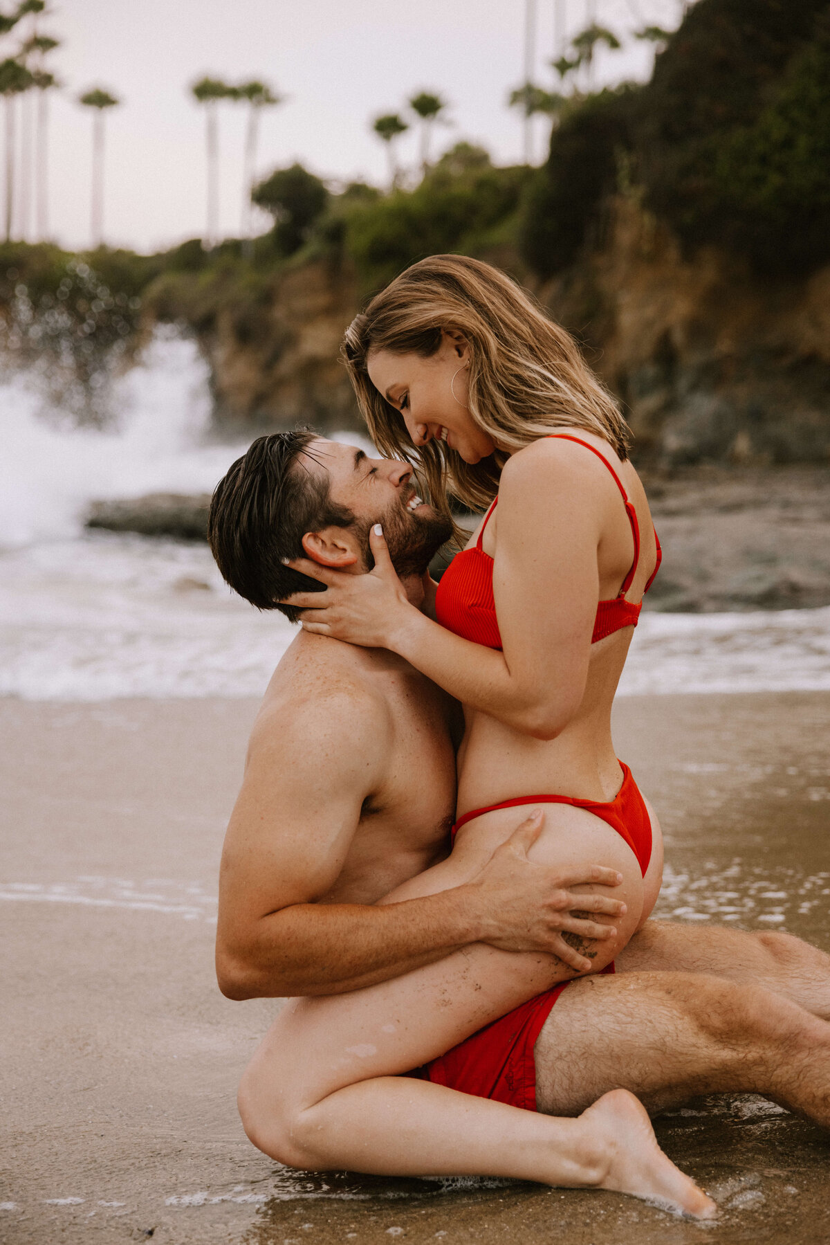 california-laguna-beach-couple-photoshoot