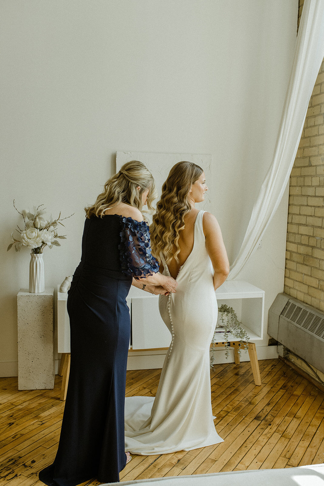 a-toronto1895-wedding-getting-ready-lovt-studio-the-symes-