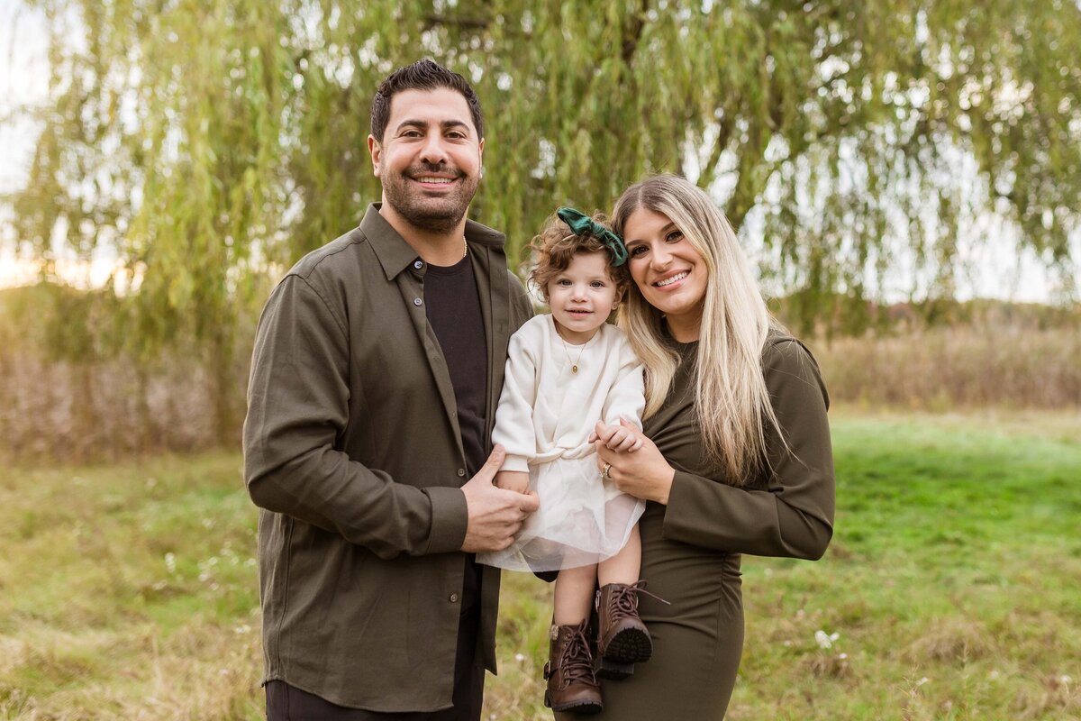 Family photographer in Waterford Michigan Savvy Shoots Photography