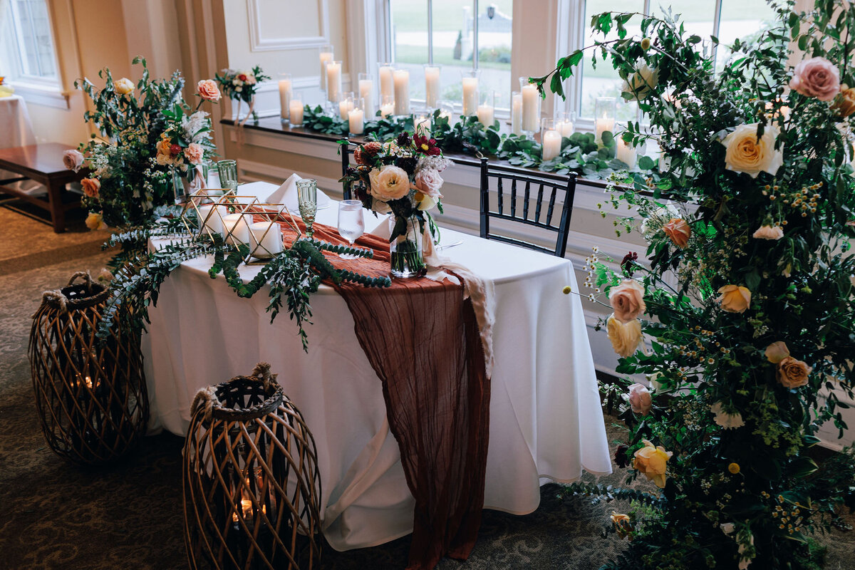 mansion-at-bald-hill-woodstock-ct-wedding-flowers-sweetheart-table-petals-plates-53