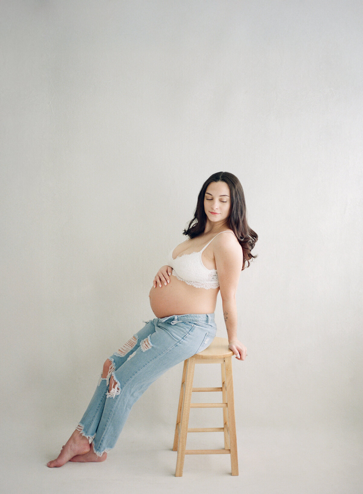 Maternity-Studio-Photo-Outfit-Ideas-Northern-VA-Studio-Photo-11