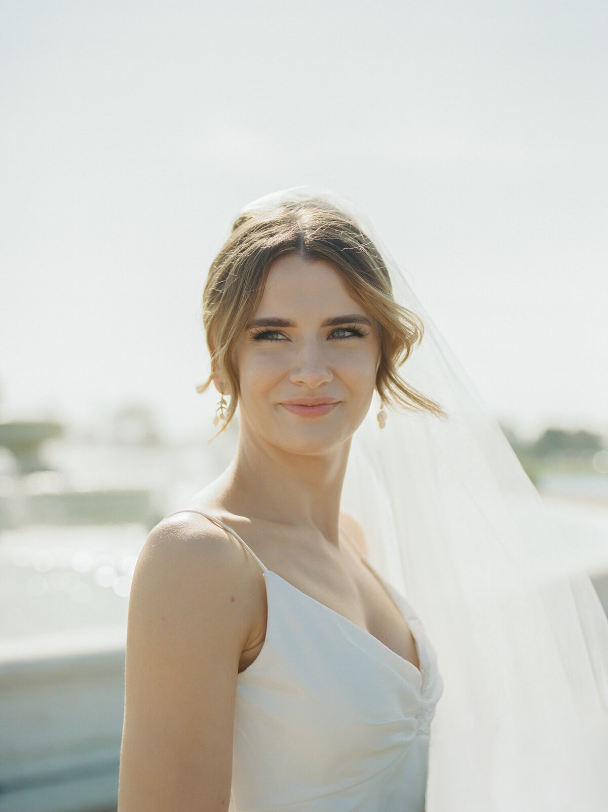 soft natural wedding photography of beautiful bride in Detroit, Michigan