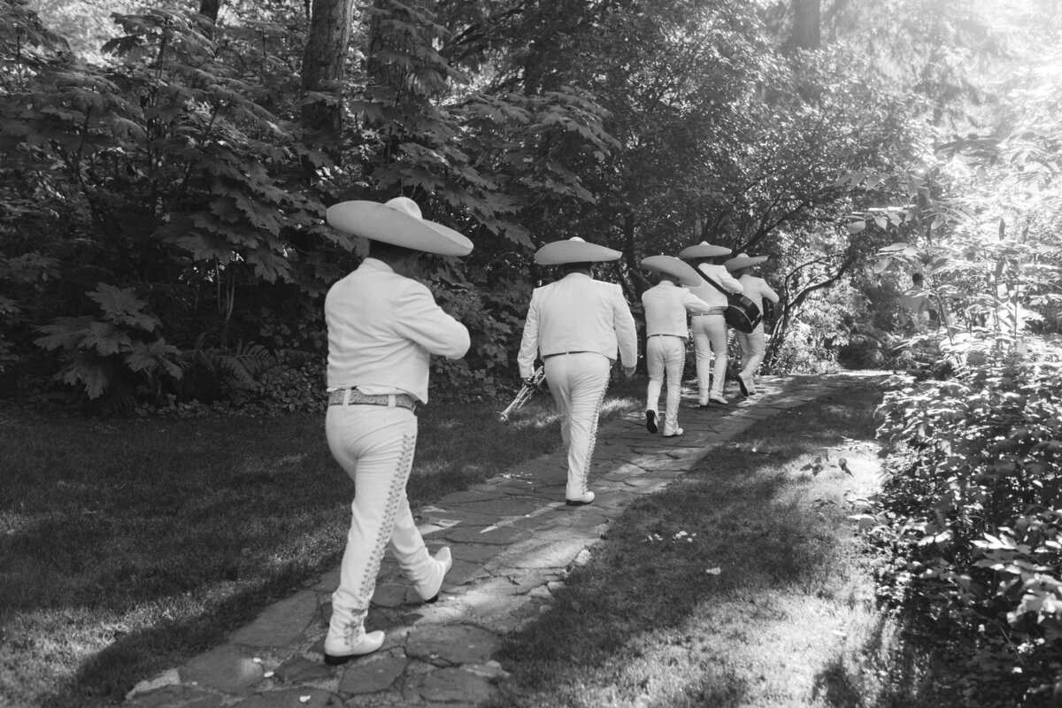Mariachi band at wedding ceremony in Oregon