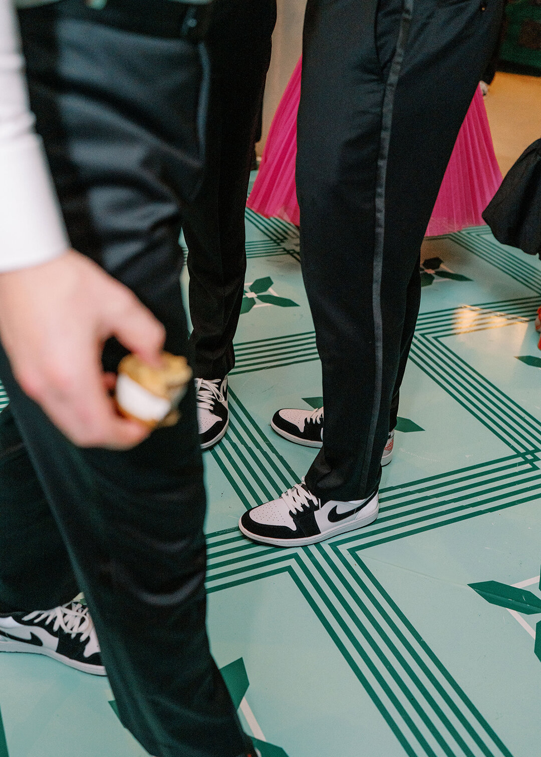 KathleenRob5-3-25GlenstoneGardenVA-VickiGraftonPhotography-1272