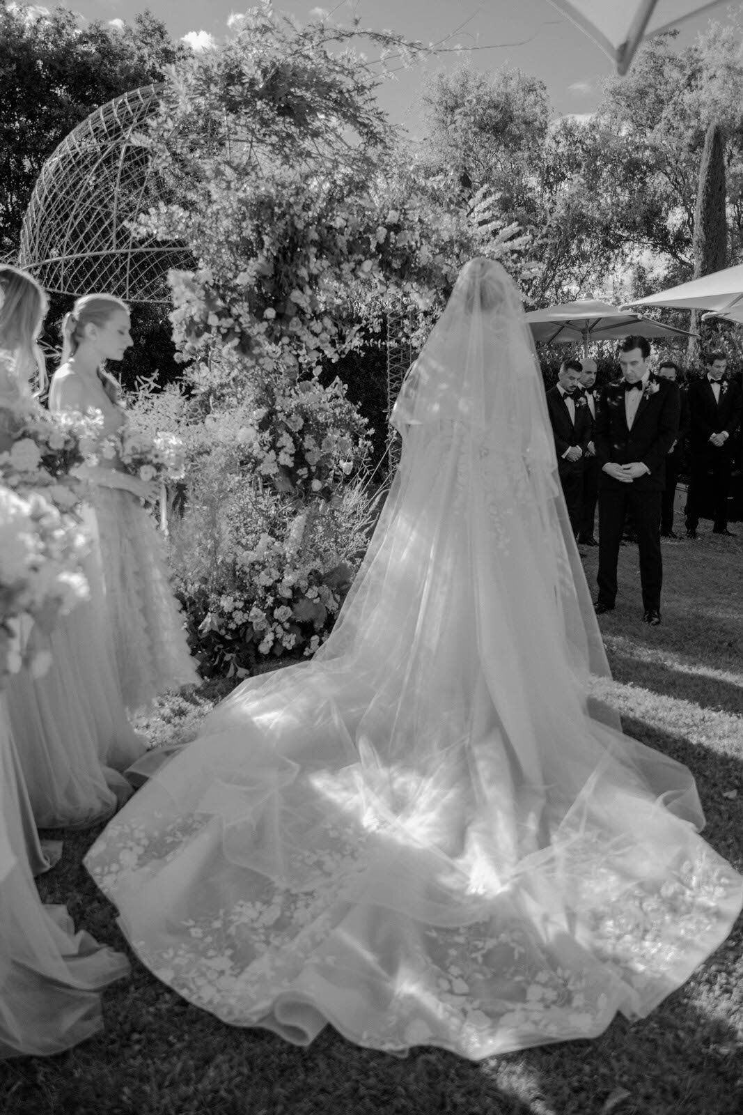 Flora_And_Grace_Provence_Domaine_De_Chalamon_Editorial_Wedding_Film_Photographer-478