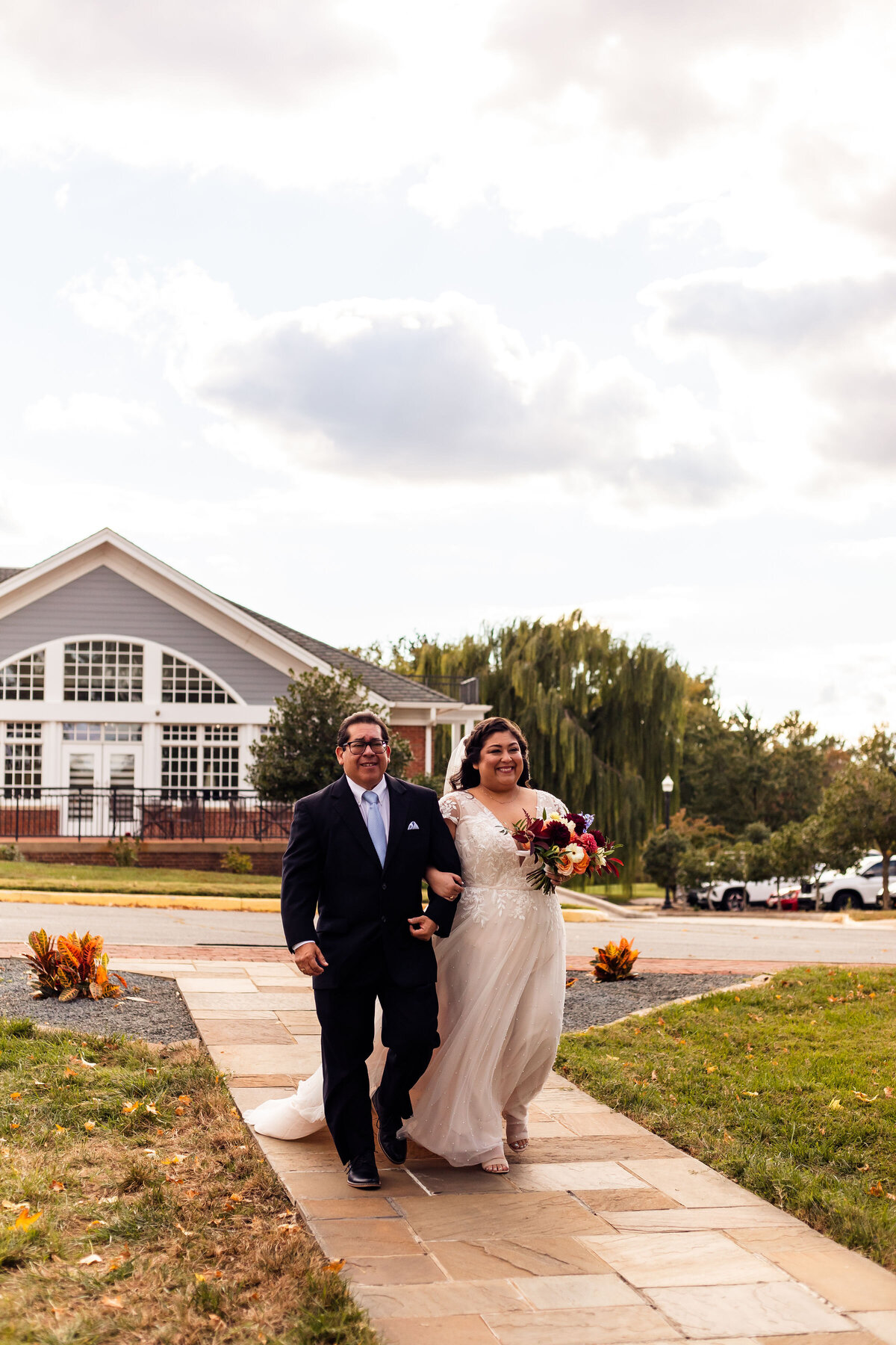 wedding photographer in fairfax county at the ospreys at belmont bay