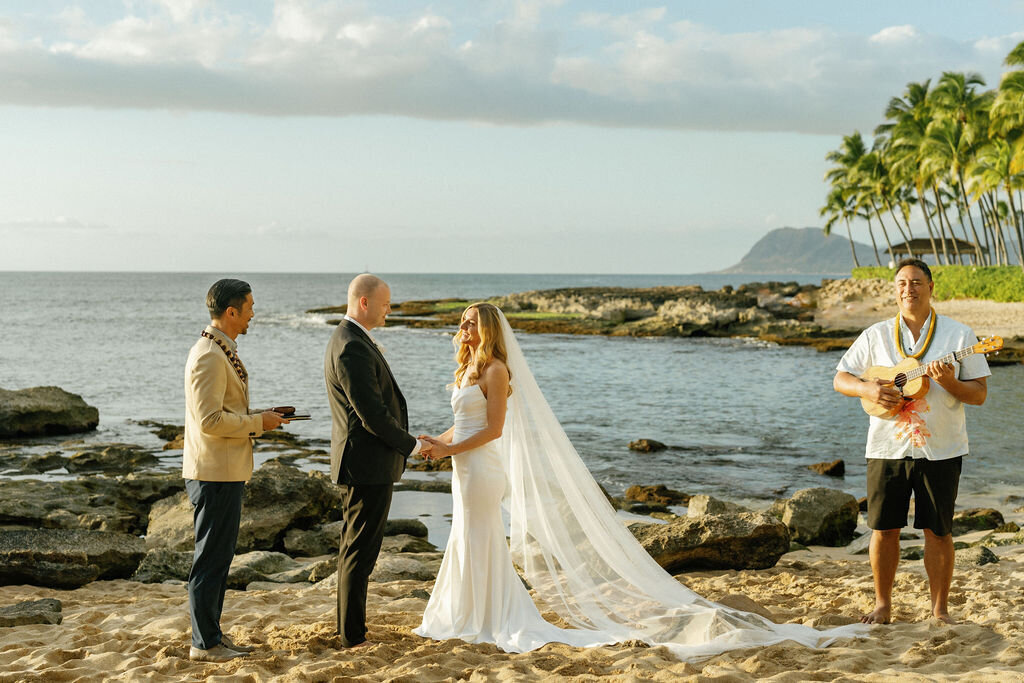 Four Seasons Oahu Elopement by Amanda Hartfield-6