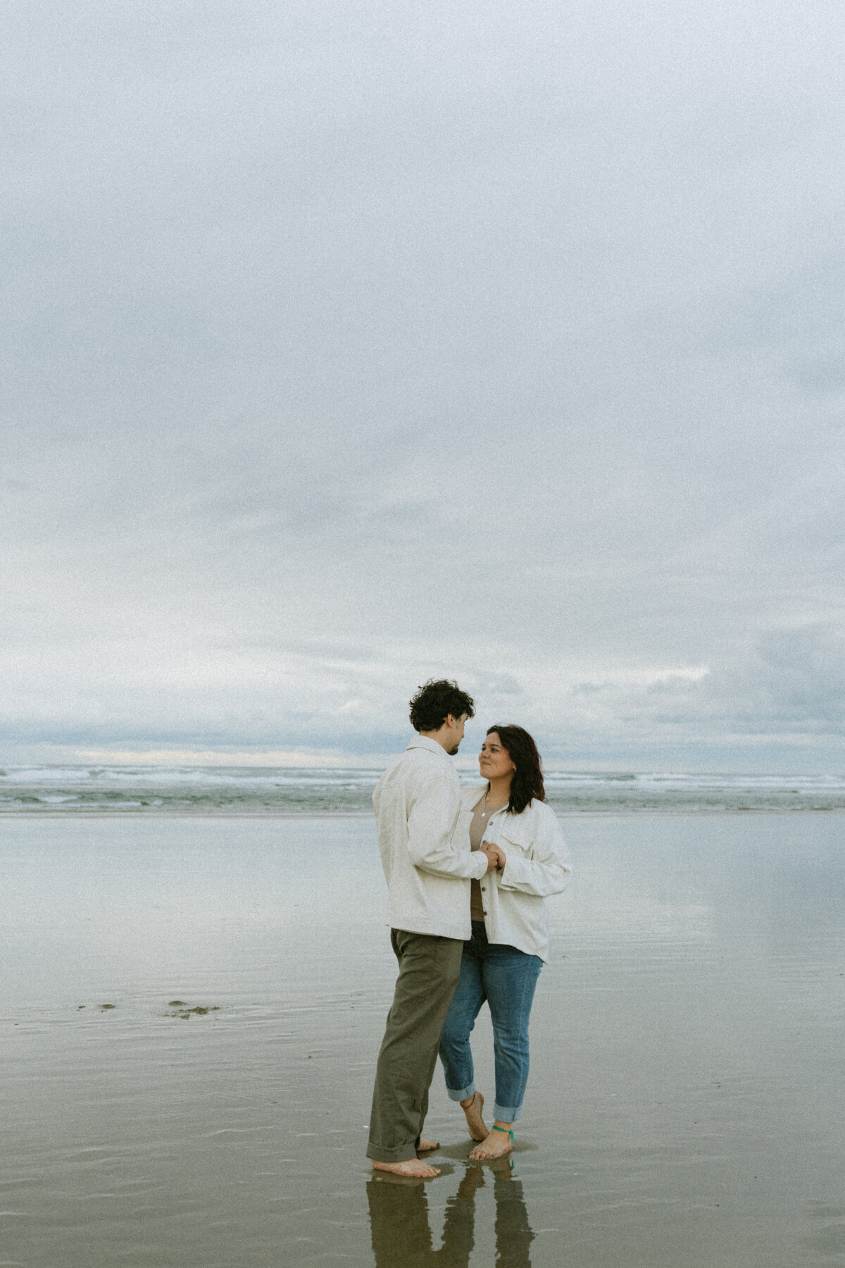 cannon beach - oregon documentary storytelling - couples sunset photos-16