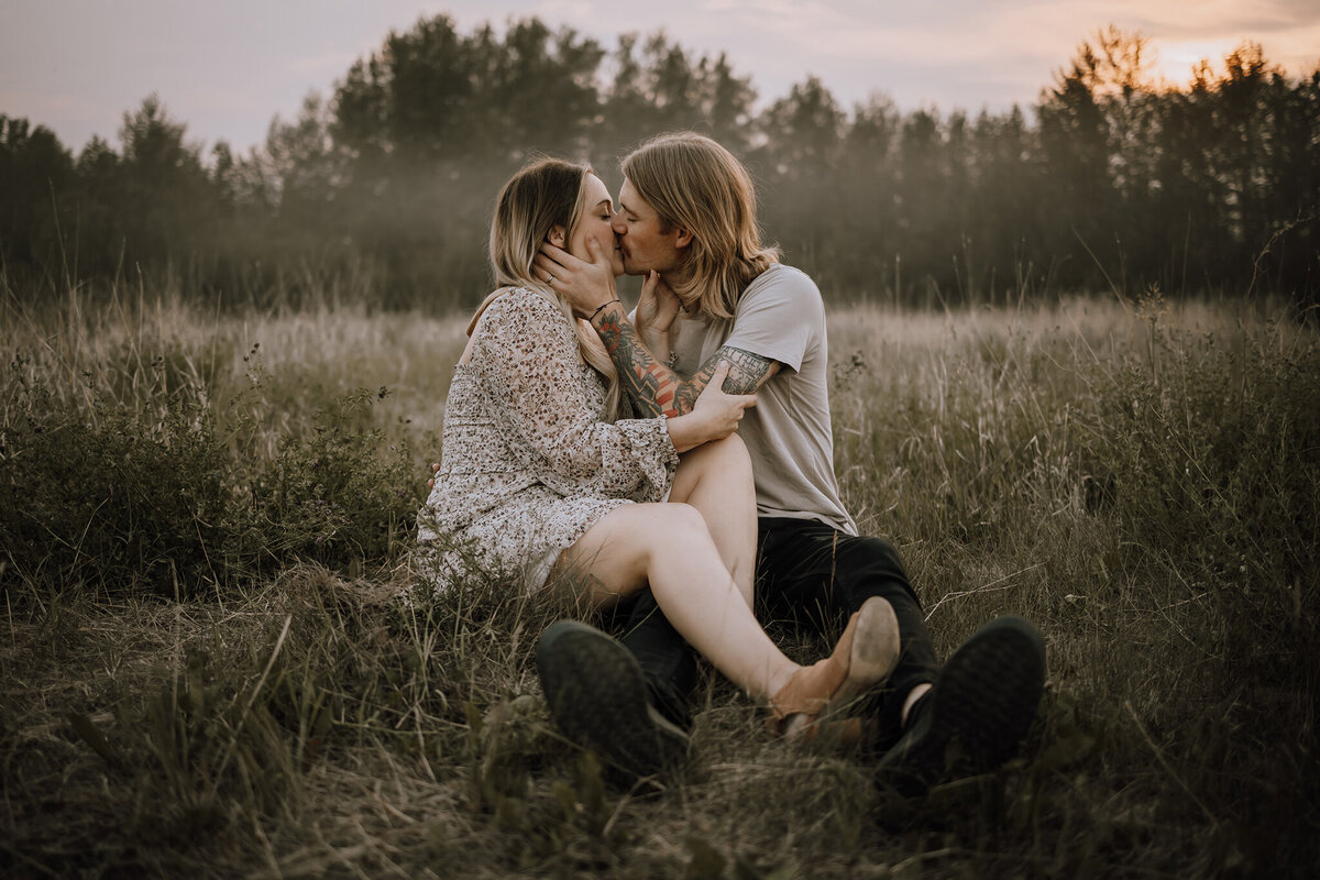 Edmonton_engagement_photographer (9)