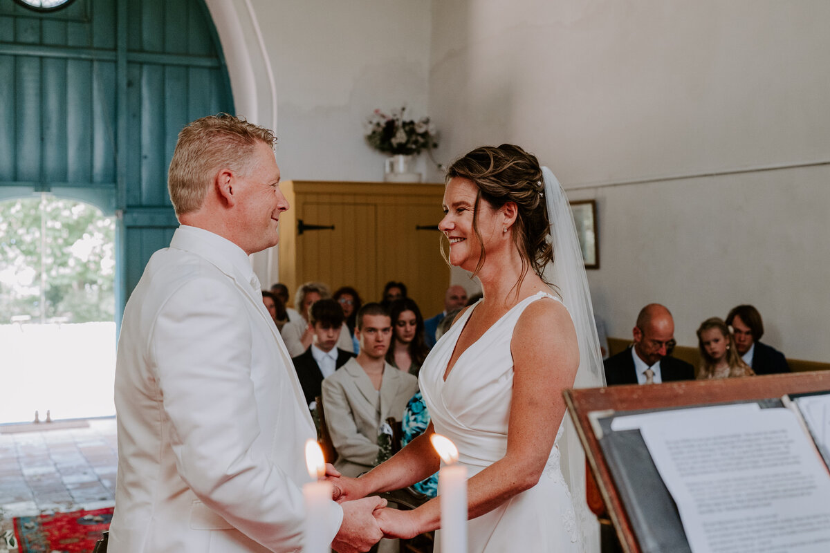 Trouwfotograaf in Zeeland. De leukste trouwlocaties in Zeeland vind je in deze blog. Door everatilroefotografie, trouwfotograaf in Middelburg,Zeeland