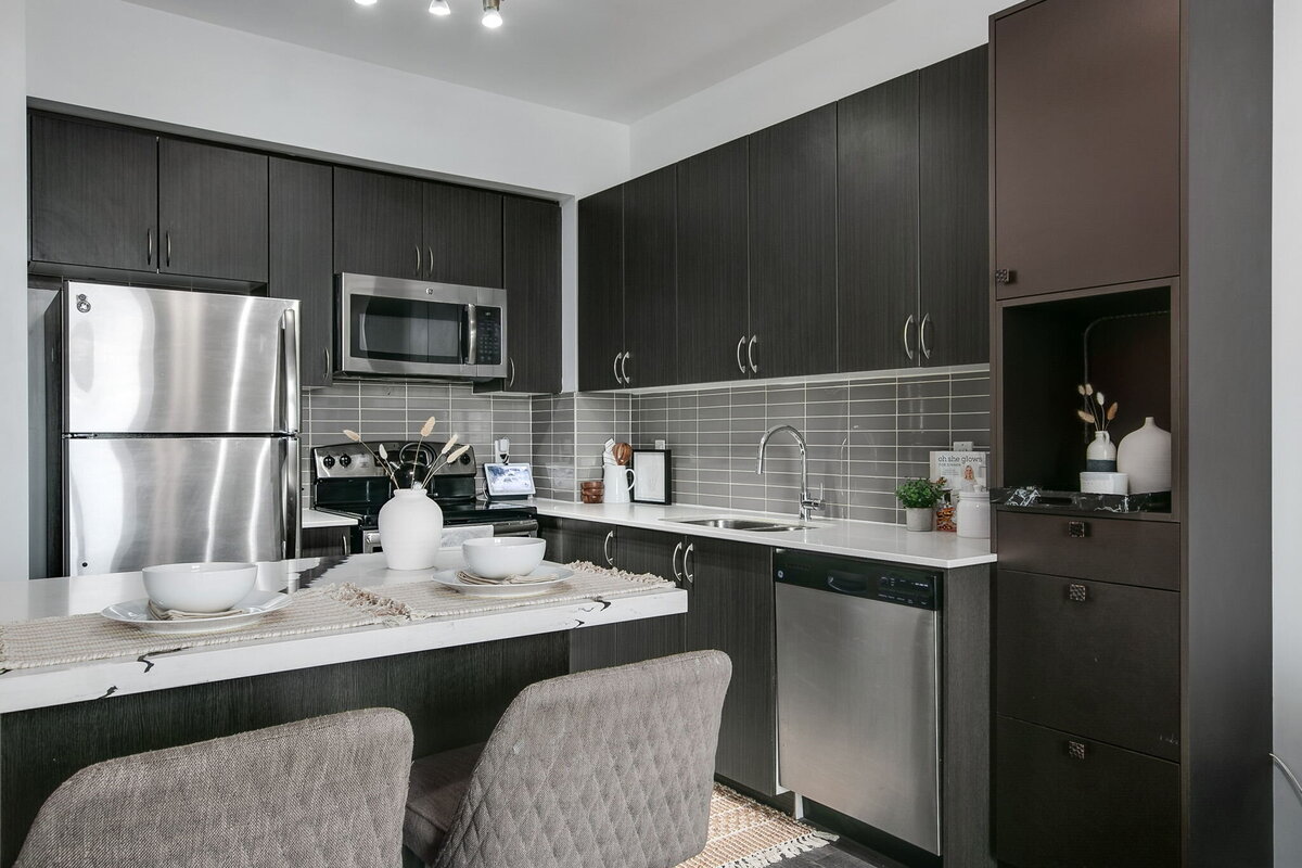 15-web-or-mls-15_002_Kitchen