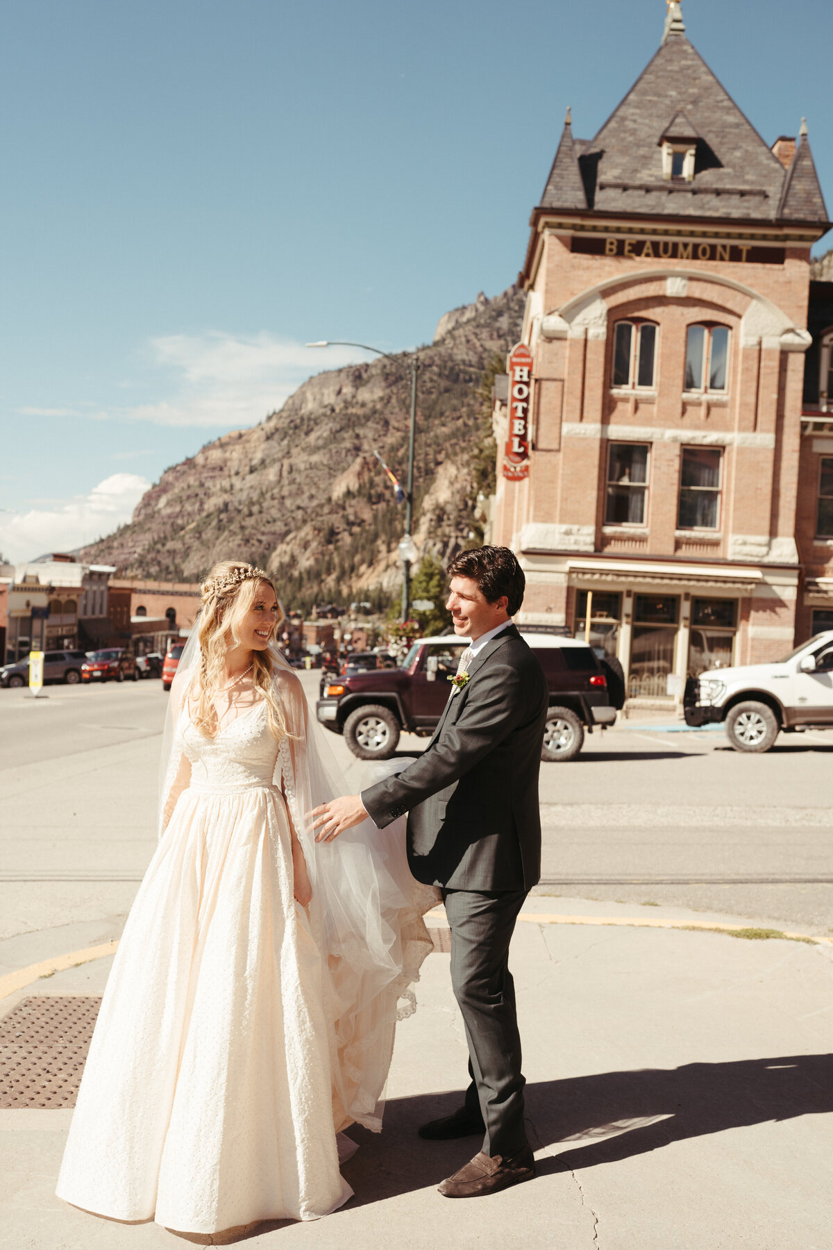 Sam-Murch-Photography-Ouray-Colorado-Summer-Tent-Mountain-Wedding-10