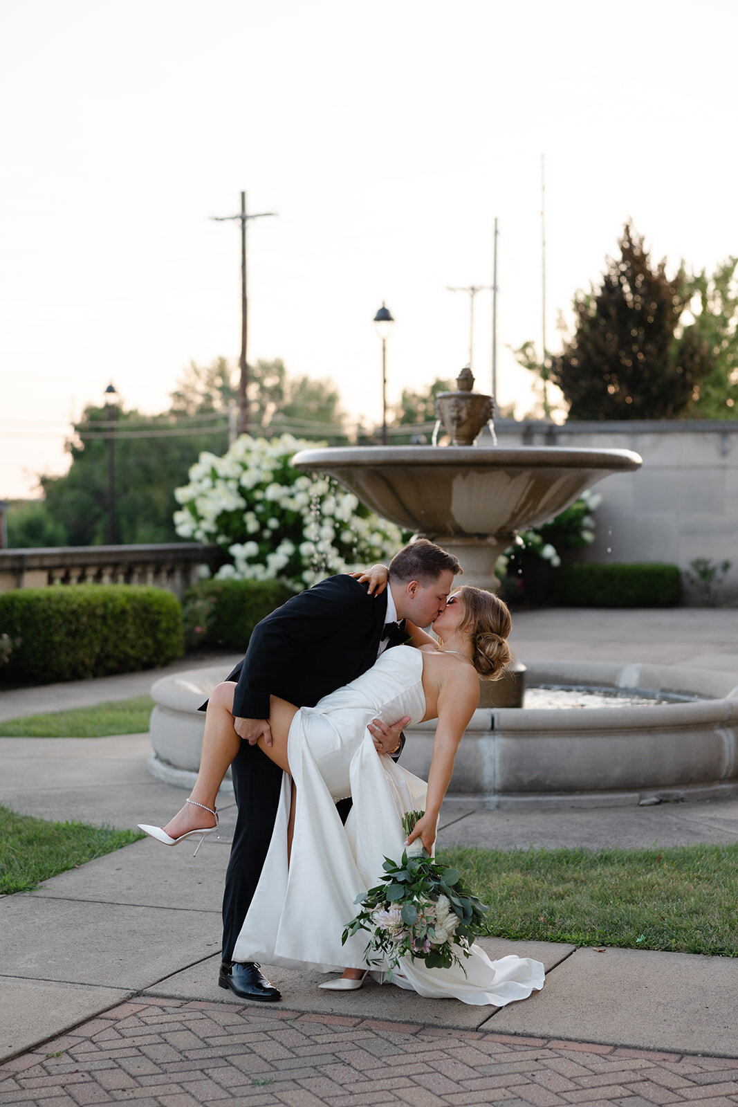 photos-by-teenzy-youngstown-wedding-10_websize