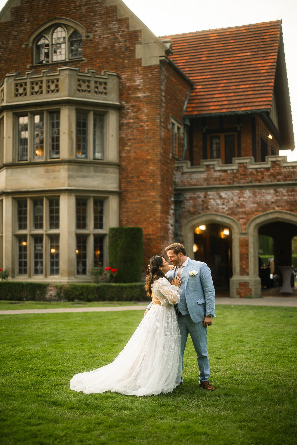 Wide shot of Thornewood Castle, Tacoma