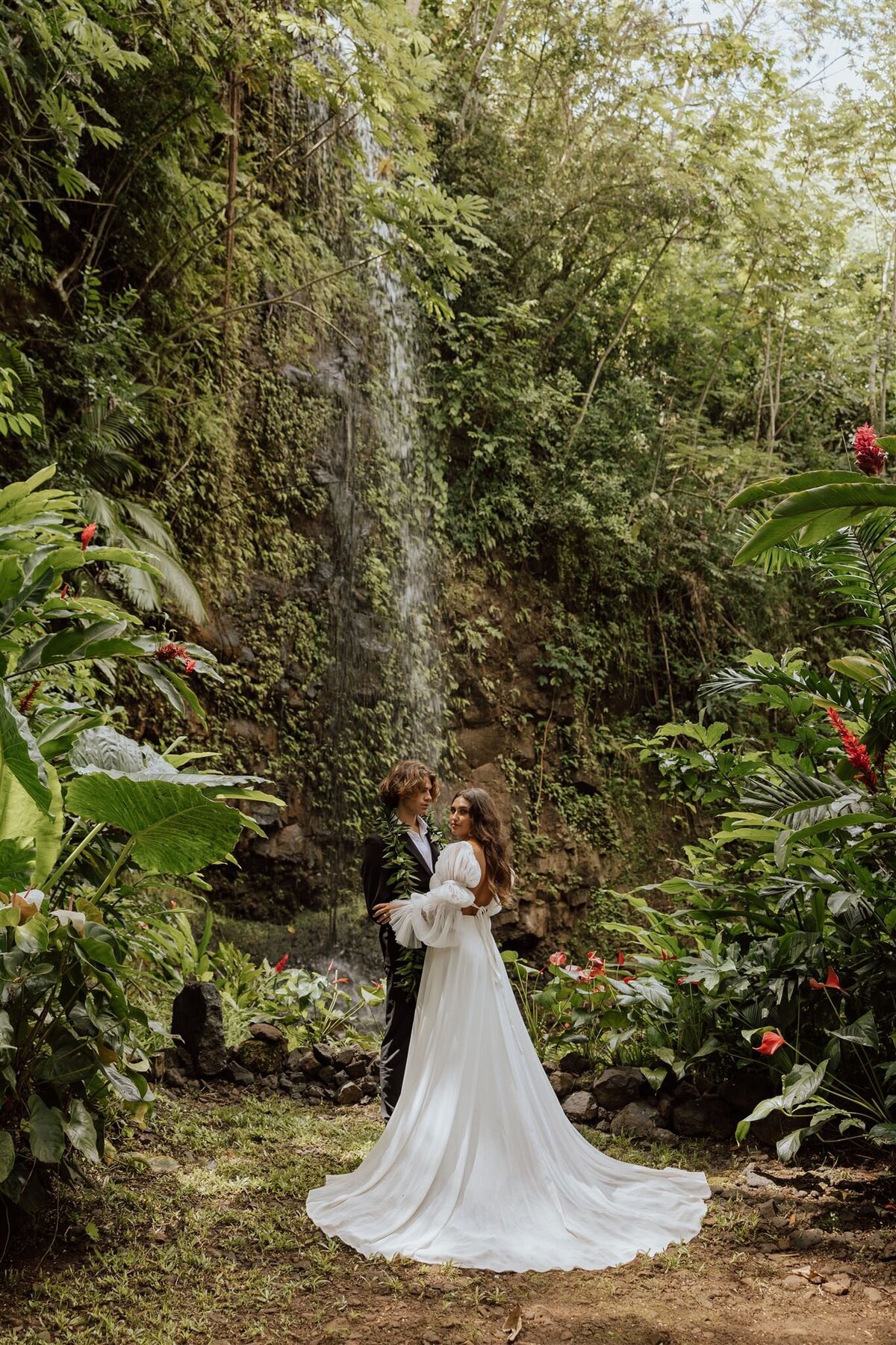 hawaii-waterfall-elopement-7450_websize (2)