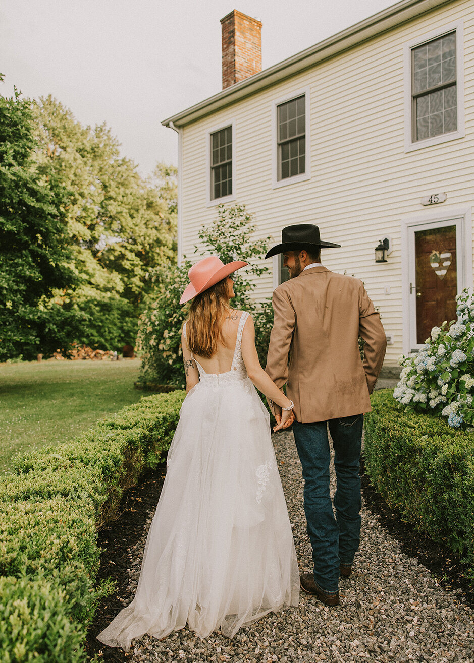 Casual backyard wedding with Western flair - Mallory's Gallery