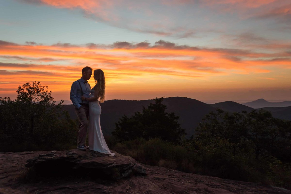 Hiking-Appalachian-Trail-Wedding-Photographer-for-Adventure-Weddings-and-Elopements-on-the-AT