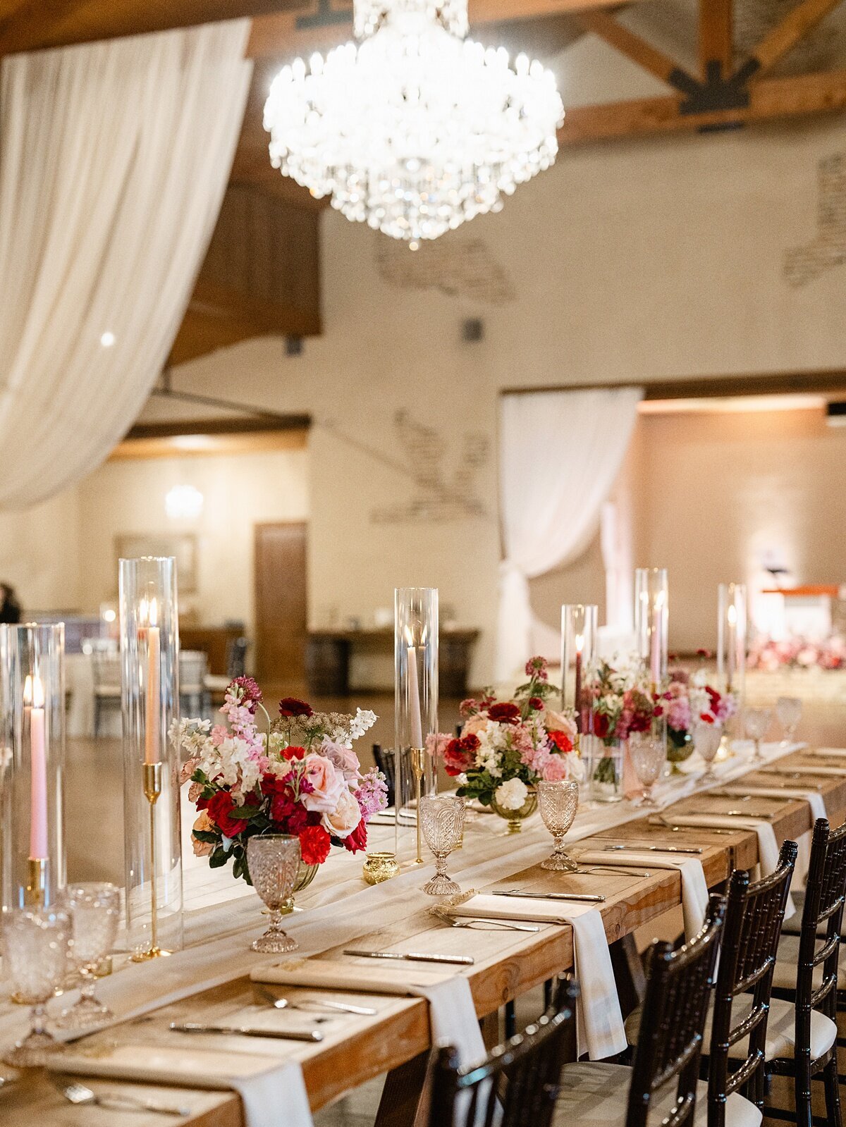 Chandelier- of-Gruene-San-Antonio-wedding_0045