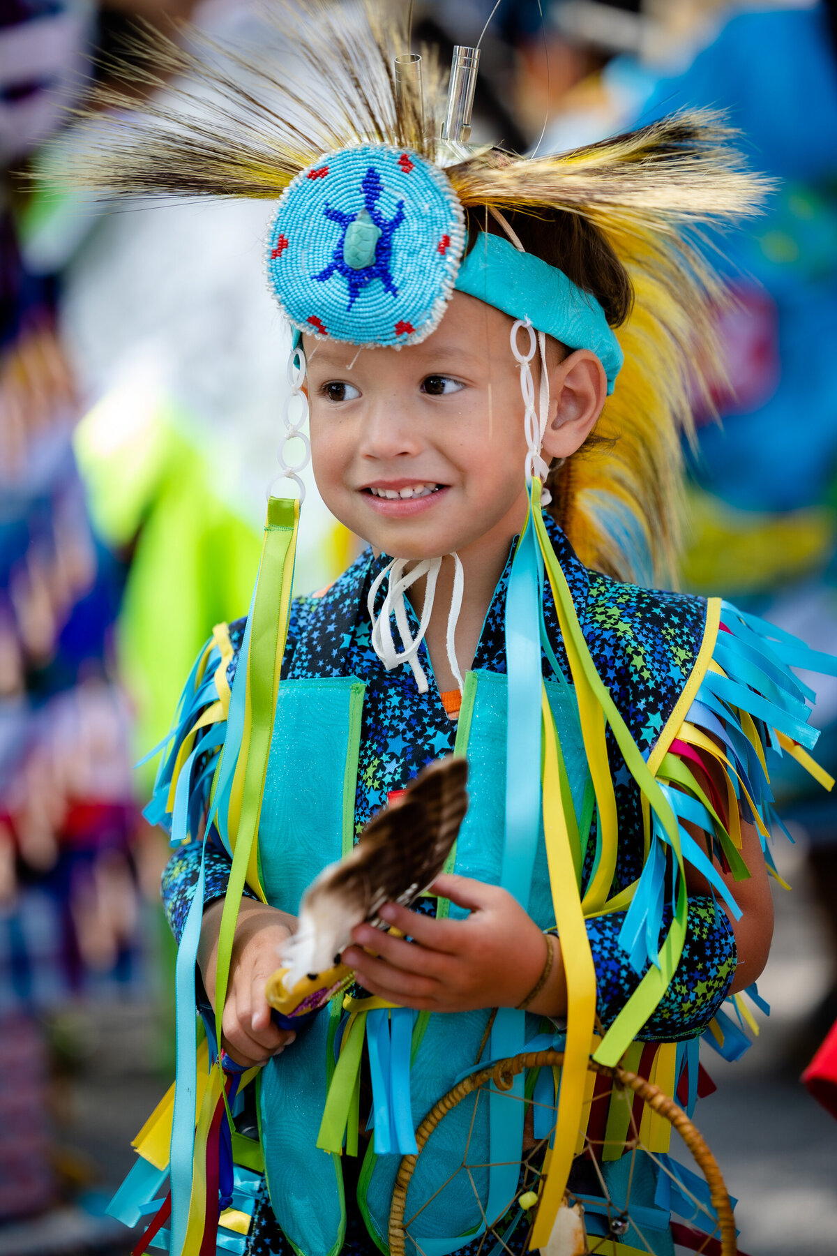 Portrait d'enfant en costume typique au POW WOW de Kanesatake