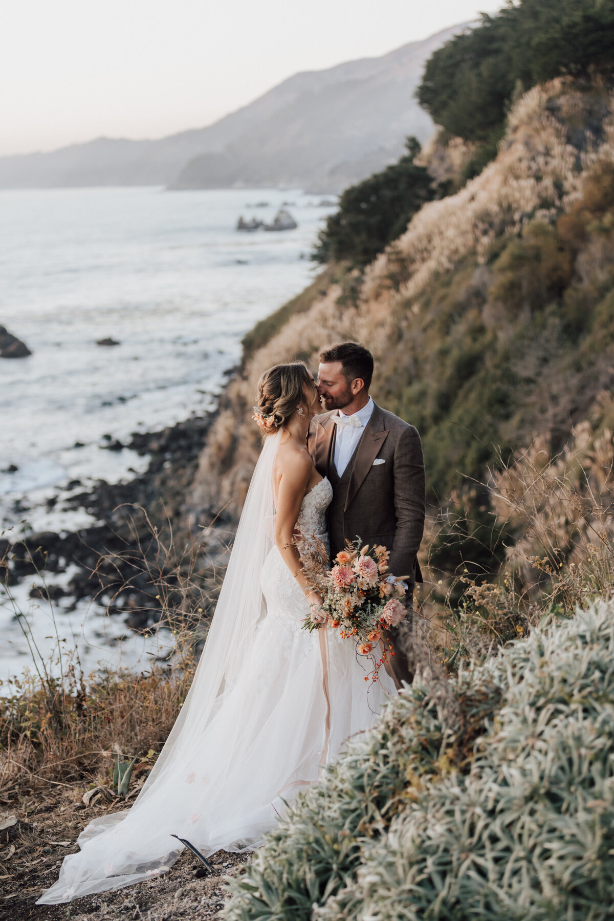 THEDELAURAS_WINDANDSEA_WEDDING_CHEZNOIR_BIGSUR_CHRISTINEALAN_1986