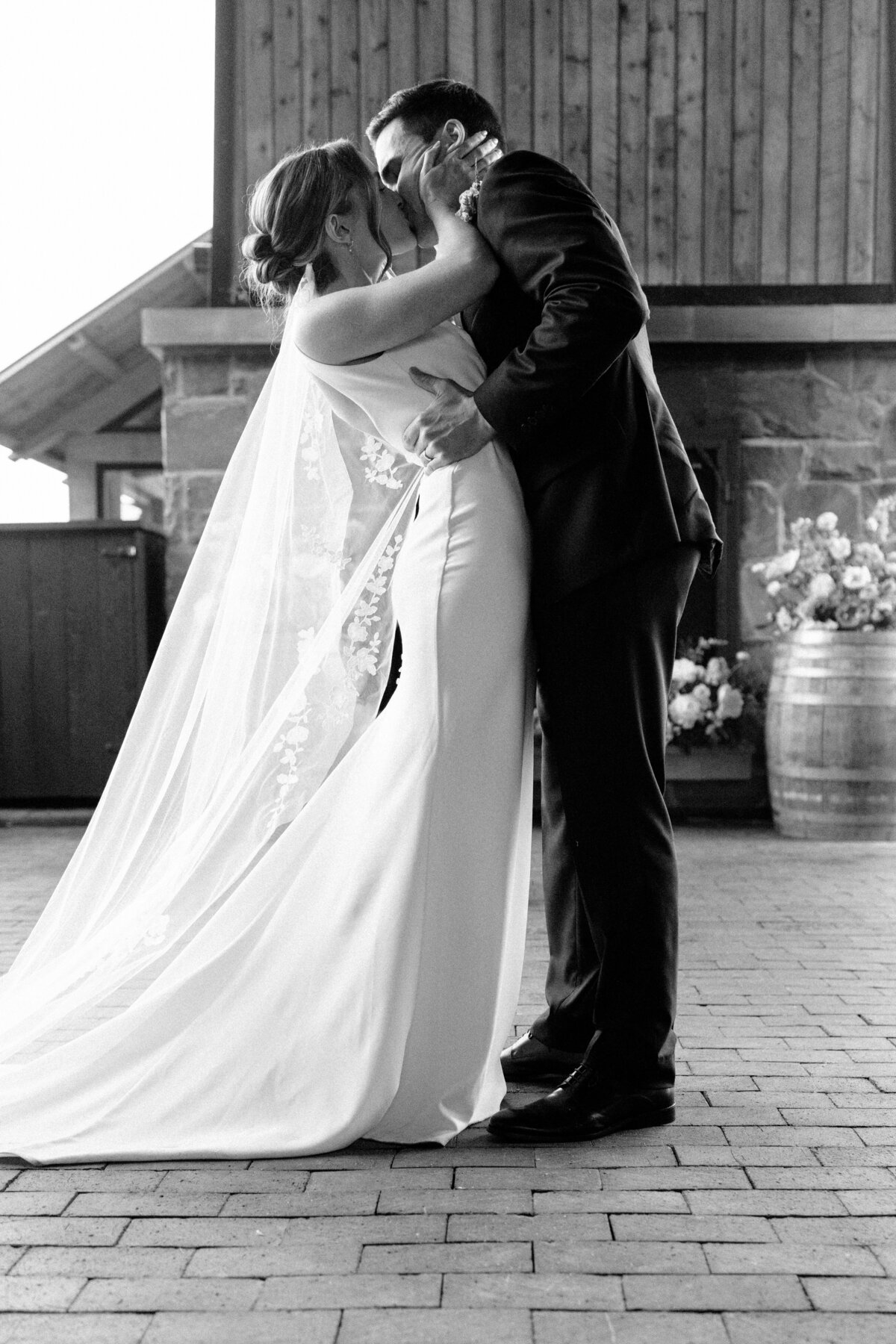 20250607_Maggie+Caleb_Wedding_Previews_Dave_and_Pring_Photography_Lightfoot_and_Wolfville_Vineyards_Nova_Scotia_71