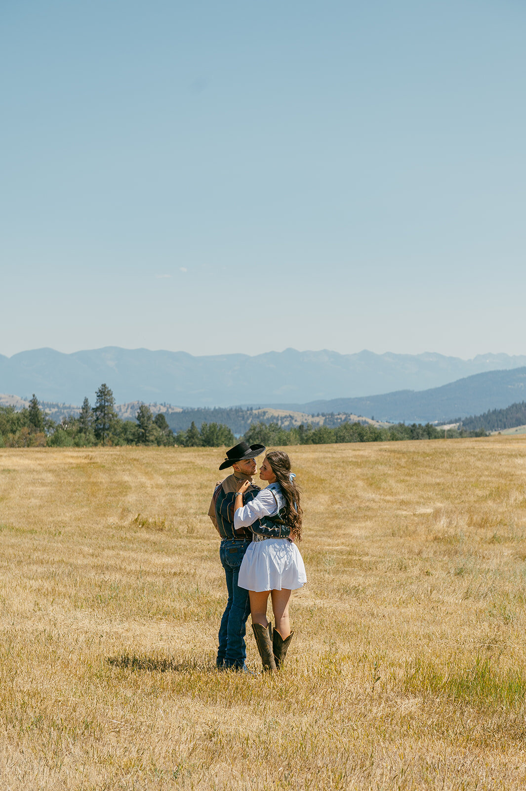 presley-gray-photo-haybale-forest-montana-elopement-7975