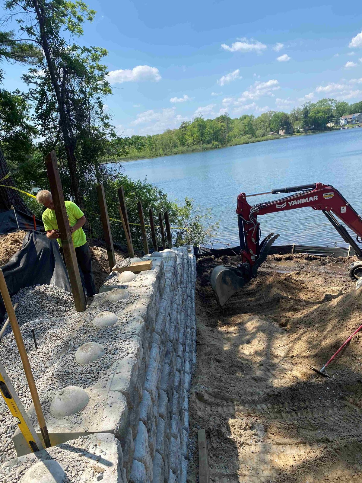lake-orion-beach-redi-rock-retaining-wall-installation-wall