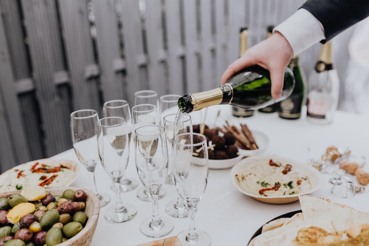kaboompics_pouring-champagne-into-glass-7916