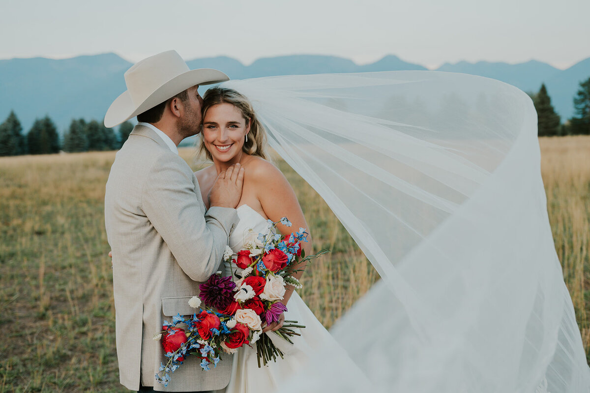 presley-gray-luxury-western-montana-wedding-8514