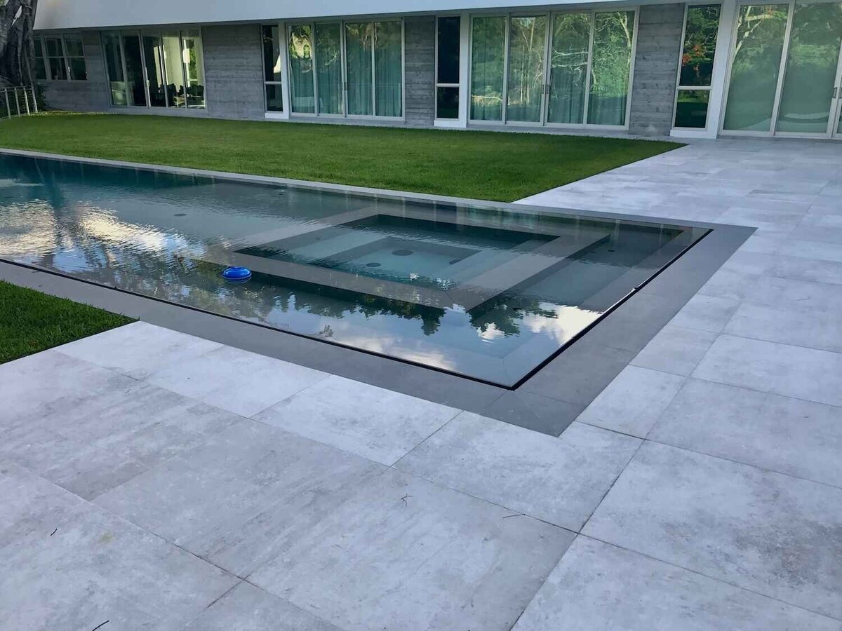 Spa and swimming pool