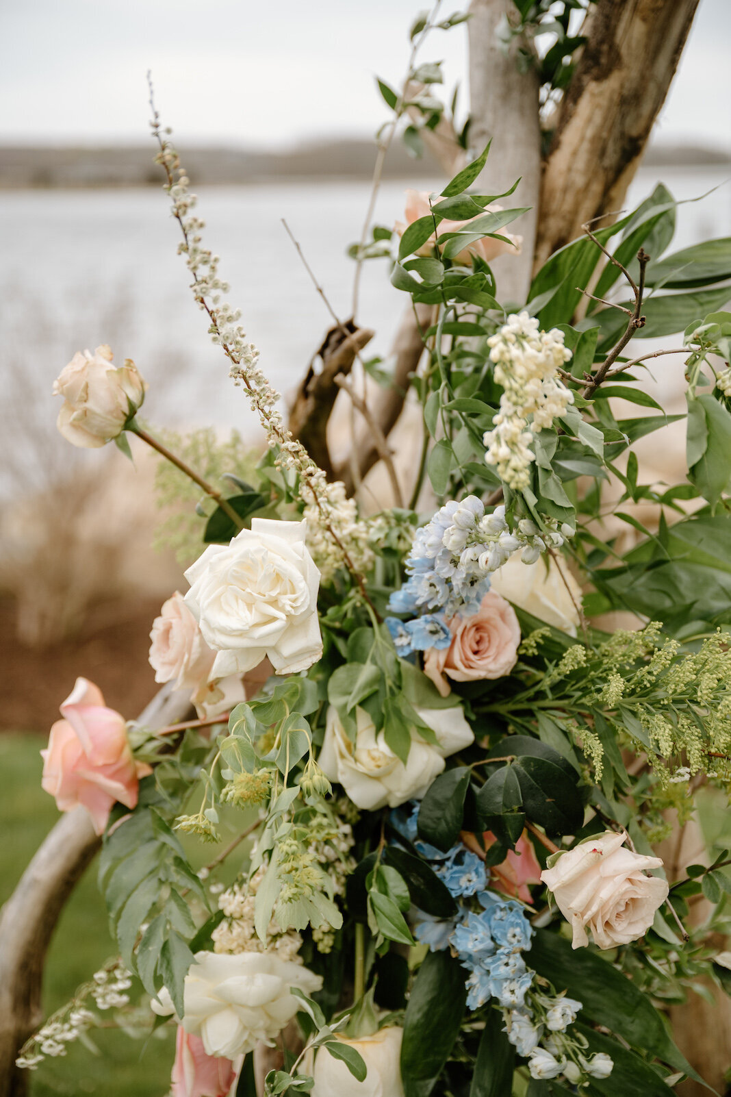 mystic-ct-coastal-wedding-flowers-tableware-rentals-petals-_-plates-76