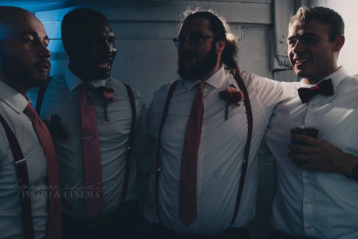 bridal party _ alaynna ann schwartz _ harpors vinyard _ iowa photographer _ playlife photography_0046