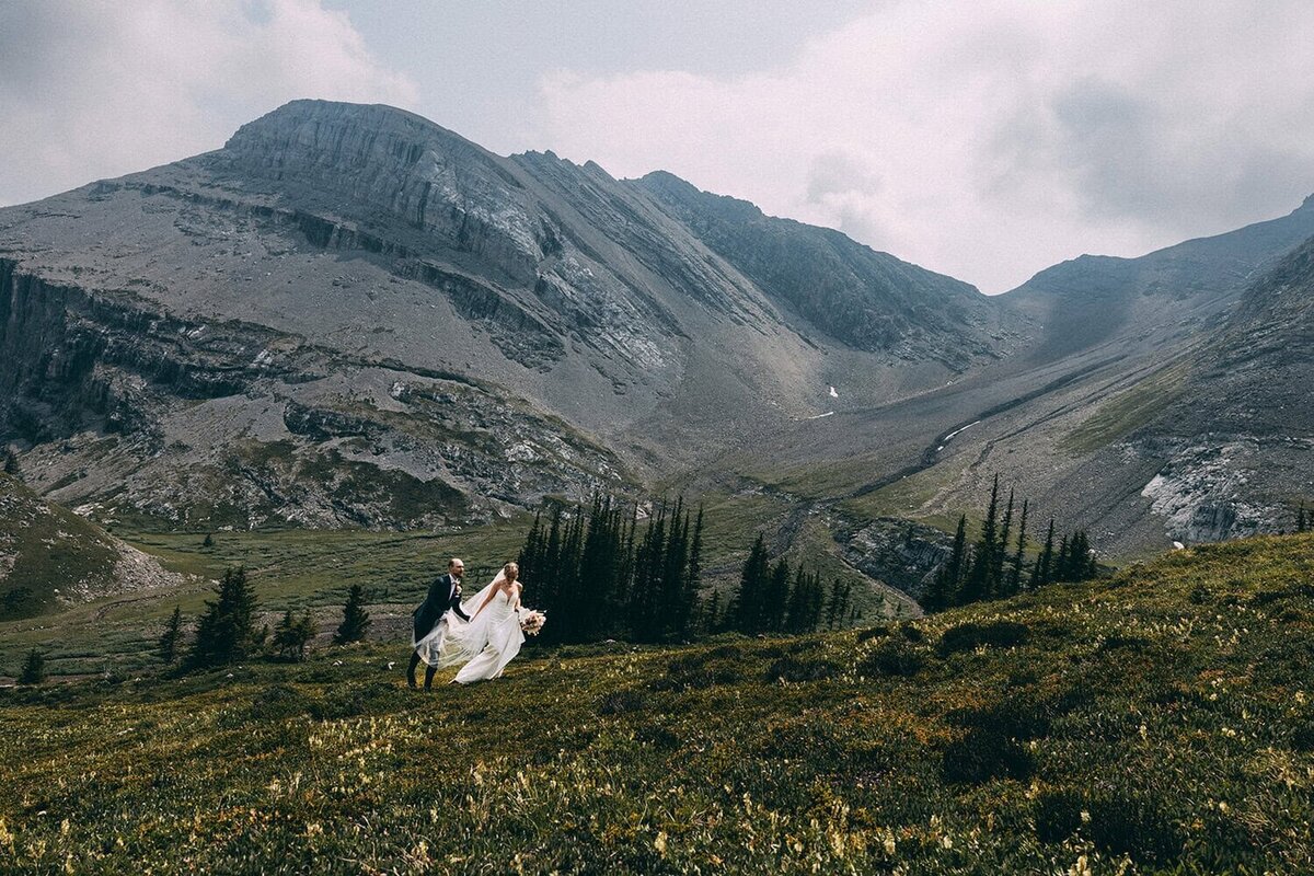 Alberta elopement and micro-wedding galleries by Allie Knulls Photography